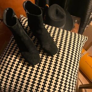 GUARANTEED AUTHENTIC‼️ LIKE NEW‼️ ALEXANDER WANG BOOTIES‼️